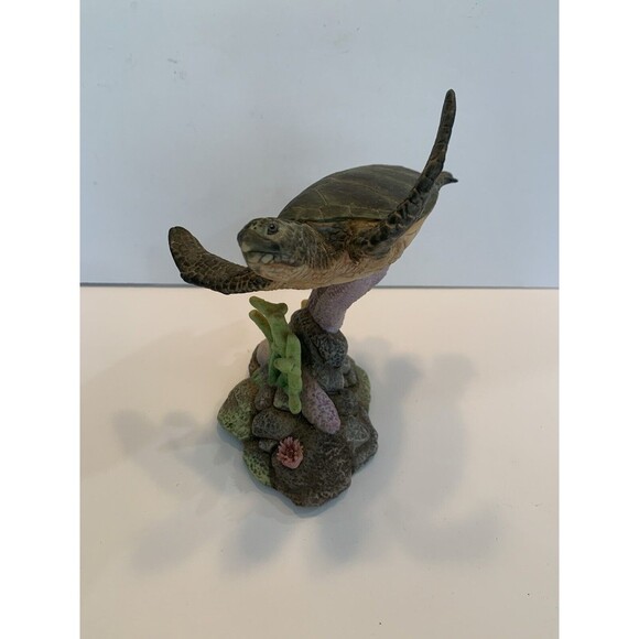 Vintage 1994 Wonders of the Green Sea Turtle Studio Design Porcelain Figurine - Picture 2 of 12